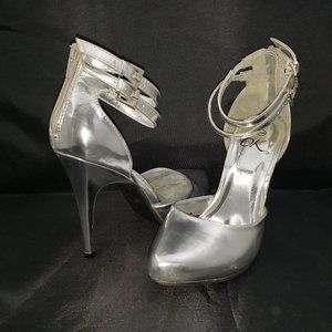 It's OK Closed Toe Zip Back Silver Stilettos Size 7.5